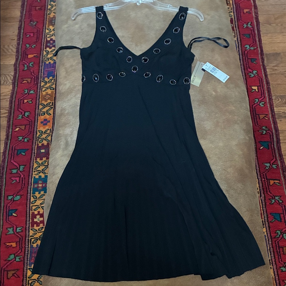 Lds 4P AGB Black V-Neck Pleated Mini Dress with Grommet Detail NWT 🖤🩶